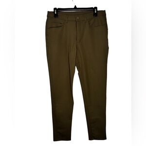 NEW Mono B MEN Classic Golf Pants in Olive Size Medium Performance Outdoor